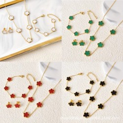 Cross -border beautiful temperament new wide -edge plum blossom bracelet necklace double -sided figure pork flowers bracelet collarbone chain jewelry