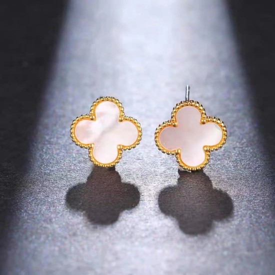 Douyin same stainless steel lucky four -leaf fumen earrings 18K without fading versatile high -level high -level sensor wholesale