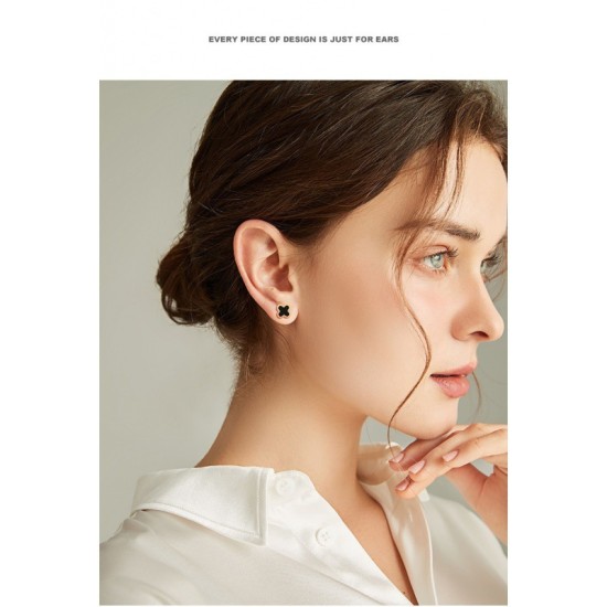 Korean version of simple 18K lucky four -leaf grass shell earrings titanium steel plating gold earrings cross -border hot selling earrings