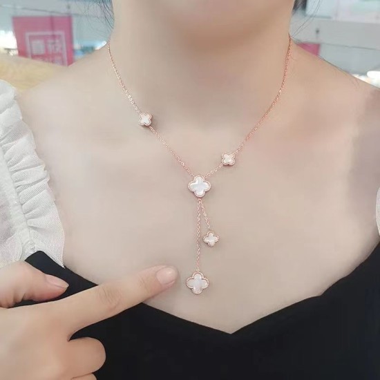 The new double -sided four -leaf clover necklace women can not fall off the color flow soveree chain female niche light luxury pendant pendant net red tide