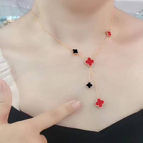 The new double -sided four -leaf clover necklace women can not fall off the color flow soveree chain female niche light luxury pendant pendant net red tide