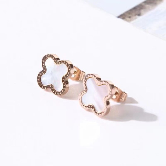 Titanium steel 18K gold defense faded four -leaf grass pineral earrings wild lucky earrings wholesale personality female simplicity Korean version