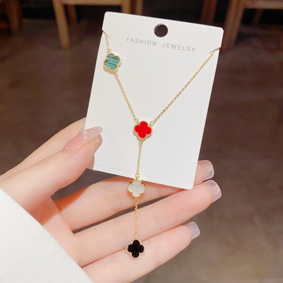 Simple and luxurious personality Advanced four -color four -leaf Flower Celar Flower Following Bone Chain fashion versatile design sense temperament souasion necklace