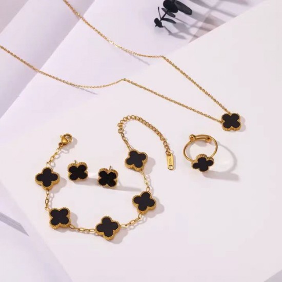 Cross -border explosion 2024 Lucky Four Leaf Grass 18K Bracelet Necklash Earrings Ring Four -piece Set Instead of Nicheds Design