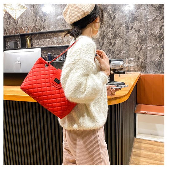 In Stock Fashion Women's Shoulder Bag Chain Tote Bag New Design Trend Crossbody Bag for Women Casual Simple Ladies Handbag