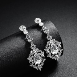 Luxury shining earrings Gorgeous diamond earrings Bridal wedding jewelry European and American fashion accessories manufacturers direct sales