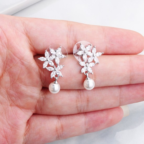 Japanese and Korean fashion niche high -level ear ring women's new light luxury temperament pearl earrings daily versatile vermiculite earrings