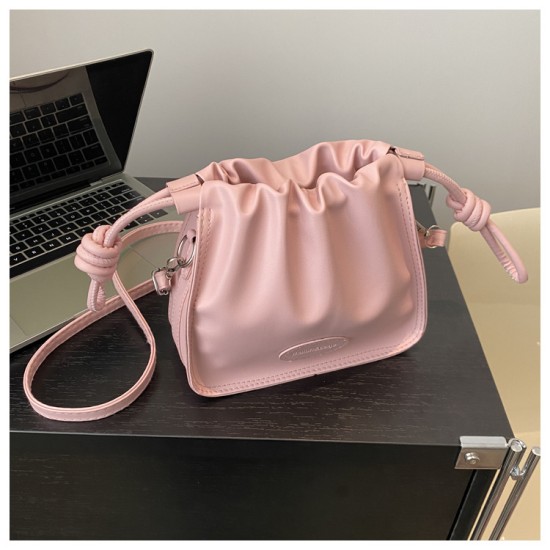 This year's popular small bags female spring and summer personalized 2024 new fashionable shoulder mesengers bag retro lady barrel bag