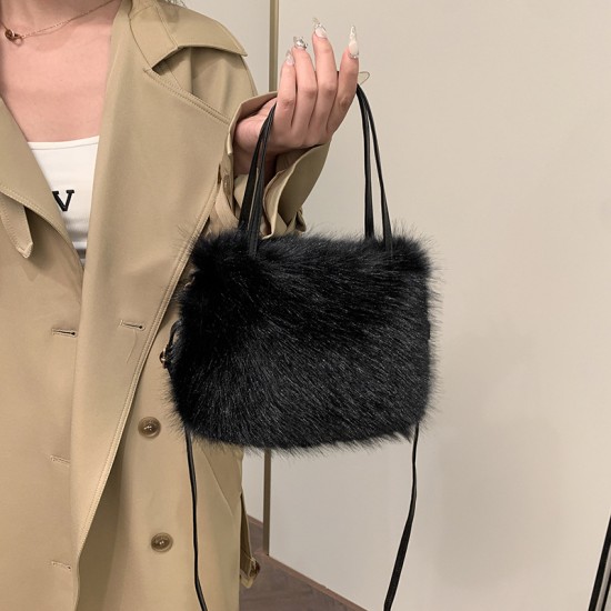 2024 autumn and winter new fluffy handbags, fashionable texture, Mao Mao Xiaobu niche ladies messenger bag