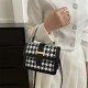 2024 new checkered handbag Korean version of the simple solid color sensitivity underarms, the underarms of the blackbird checkered shoulder messenger small square bag