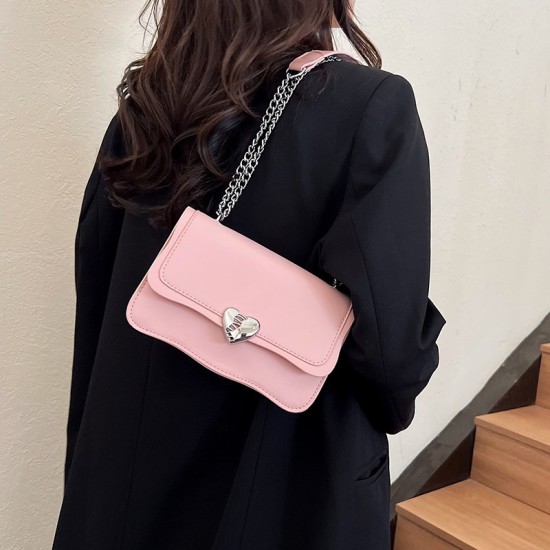 2024 Summer new fashion ladies shoulder bag design feel versatile chain bar crossbody bag casual love small square bag