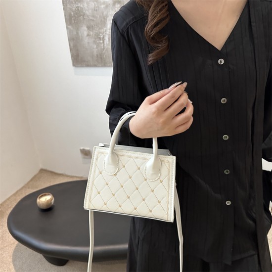 2024 autumn and winter new fashion diamond simple casual women's bag retro embroidery line crossbody shoulder hand -handed small square bag