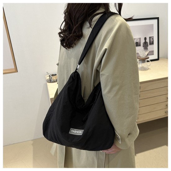 Nylon bag female tote bag large -capacity messenger bag 2024 new versatile INS shoulder bag commutation bag cross -border