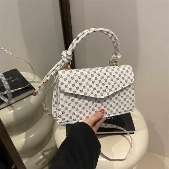 Fashionable hand -made small square bag cross -border goods Source European and American retro shoulder bag niche design PU lady messenger bag