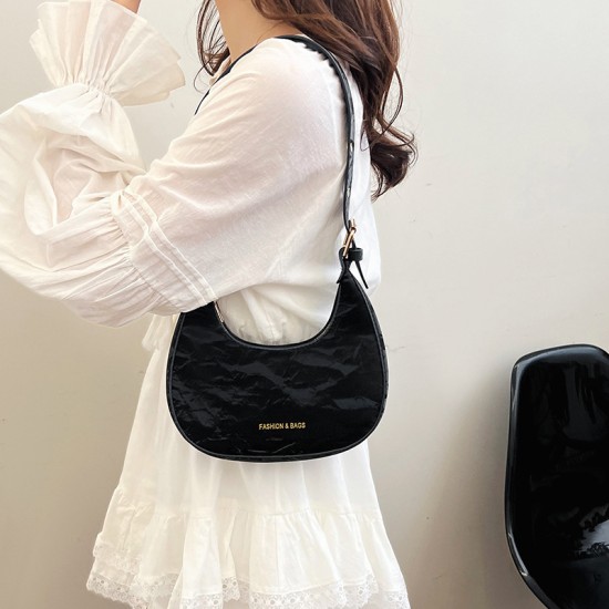 New temperament Simple ladies shoulder bag summer fashion versatile diagonal bag niche design crescent bag