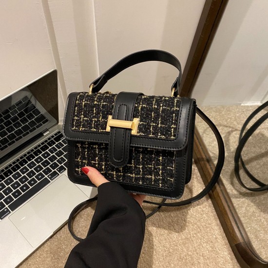 2024 new checkered handbag Korean version of the simple solid color sensitivity underarms, the underarms of the blackbird checkered shoulder messenger small square bag