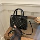 2024 autumn and winter new fashion diamond simple casual women's bag retro embroidery line crossbody shoulder hand -handed small square bag