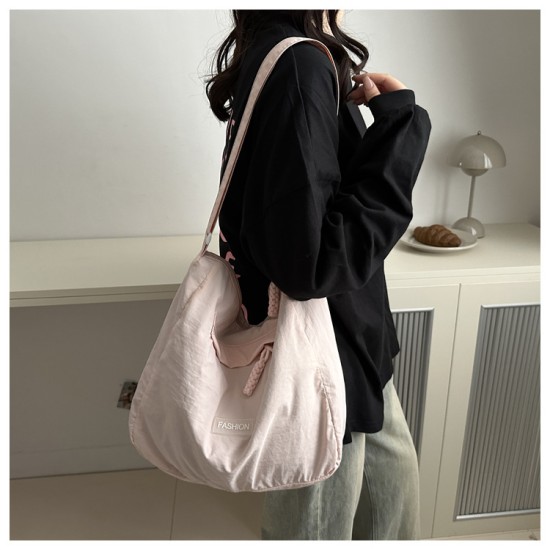 Nylon bag female tote bag large -capacity messenger bag 2024 new versatile INS shoulder bag commutation bag cross -border