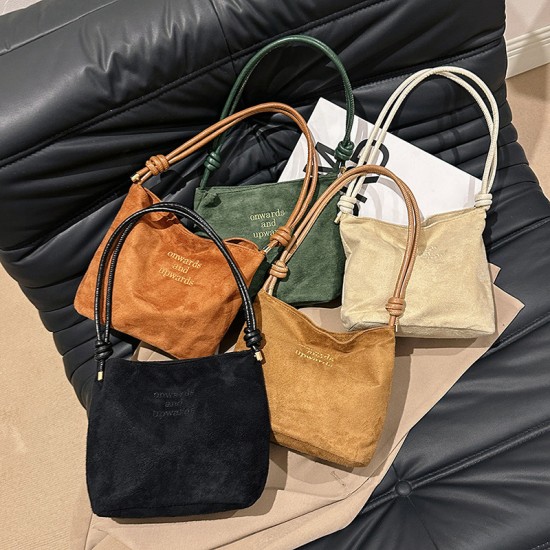 Summer Korean version of the small square bag women's bag solid color, exquisite, simple, fashionable shoulder bag versatile messenger small bag