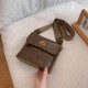 Fashion, simple niche oblique cross -bag wide shoulder strap, small square bag, retro suede suede shoulder mesengers, tincture bag