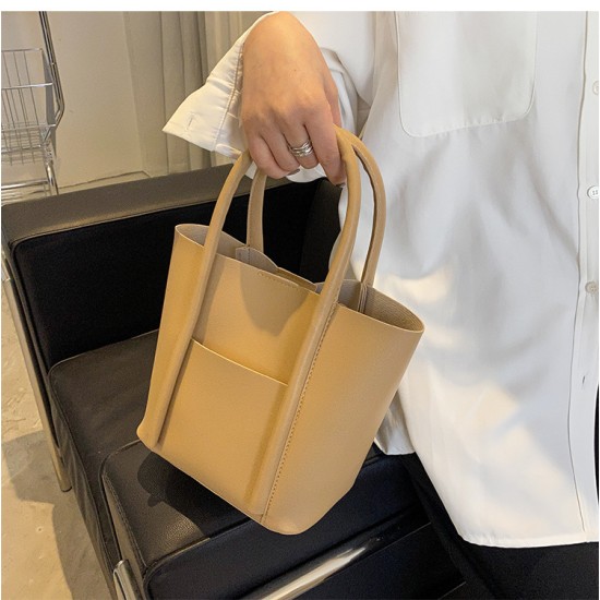 2024 new versatile bag bag large -capacity tide women's bag simple fashion niche design texture handbag female