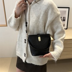 2024 autumn new trendy fashion retro shoulder bag niche design French hand -body handbody barrel bag