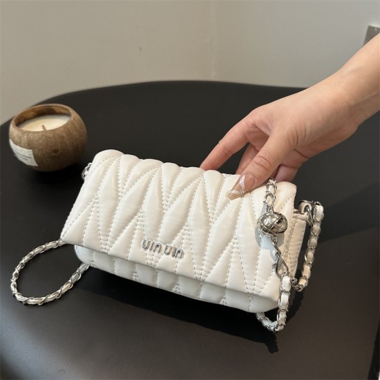 Advanced texture bag female 2024 new fold rhombus embroidered line chain shoulder gliever bag simple square bag