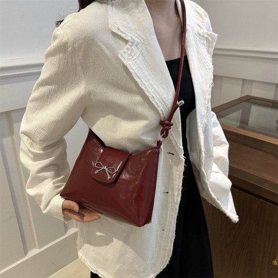 Korean trend Beautiful underarm bag female 2024 new fashion lazy bag niche casual shoulder bag