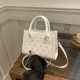 2024 autumn and winter new fashion diamond simple casual women's bag retro embroidery line crossbody shoulder hand -handed small square bag