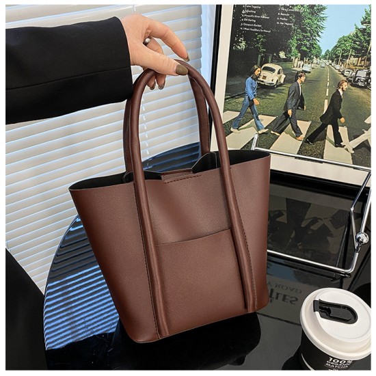 2024 new versatile bag bag large -capacity tide women's bag simple fashion niche design texture handbag female