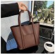 2024 new versatile bag bag large -capacity tide women's bag simple fashion niche design texture handbag female