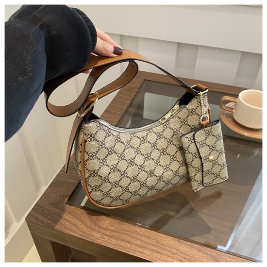 Simple leisure 2024 summer new style, beautiful and beautiful mother retro leisure, commute, shoulder crossbody crescent moon bag