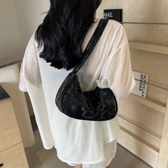 2024 Summer new fashion dumpling bag women large -capacity messenger bag ladies go out to commute bags shoulder armpit bag