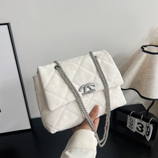 Niche fashion rhombus bag female 2024 summer new chain underarm shoulder shoulder shoulder this year popular messenger small bag