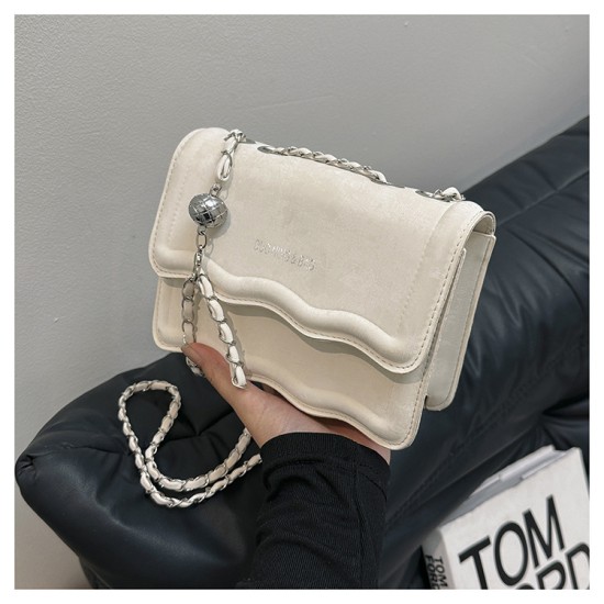 2024 new fashion underarms under the small square bag new fashion chain shoulder mesengers bag spring niche design bag