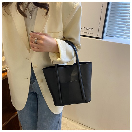 2024 new handbag bag small bag women's high -level sense in summer uses fashionable wild handbags large -capacity women's bags