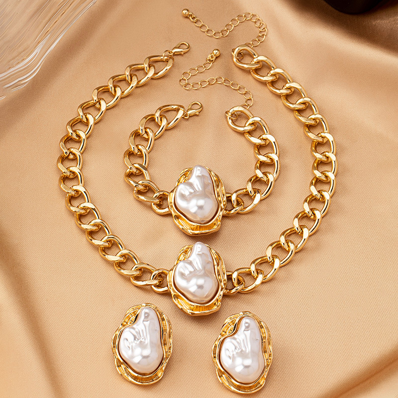Retro Women Jewelry Set Featuring Pearl Pattern, Electroplated Alloy Material, 1 Set