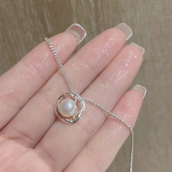 Geometric Pearl Necklace for Women, Circle Pendant, Ins Light Luxury Niche High-End Clavicle Chain