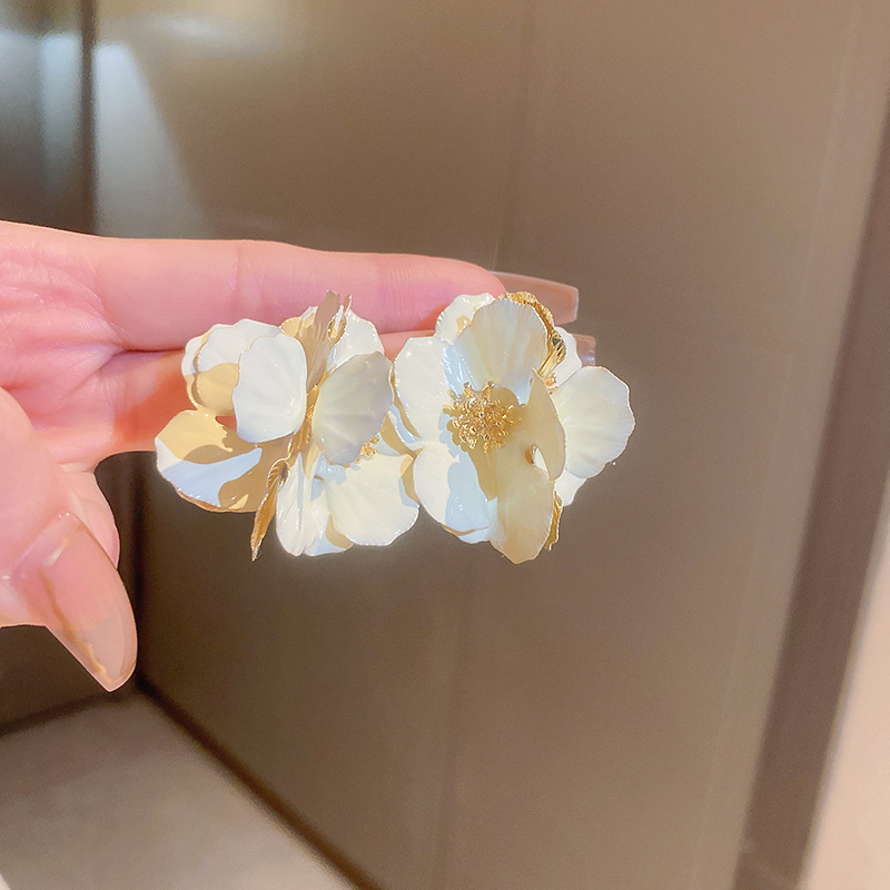 Silver needle flower love tassel earrings simple fashion Joker earrings small fresh light luxury high sense earrings wholesale