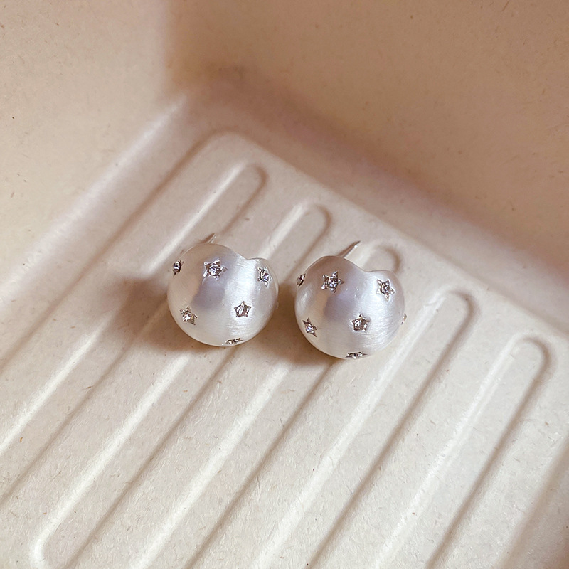 Silver Needle Circle Silver Earrings Light Luxury High-End Stud Earrings for Women Minimalist Fashion Versatile Earrings with a Unique Design