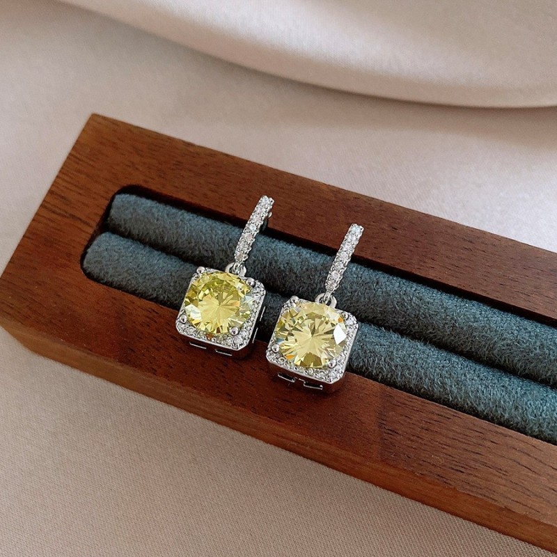 European and American Cross-border Green Zircon Flower Geometric Earrings Elegant All-match Earrings Light Luxury High-end Earrings Design Sense