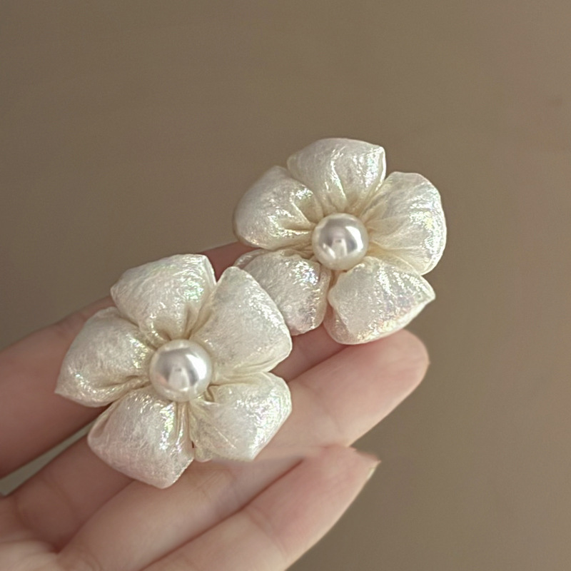 Silver needle flower love tassel earrings simple fashion Joker earrings small fresh light luxury high sense earrings wholesale