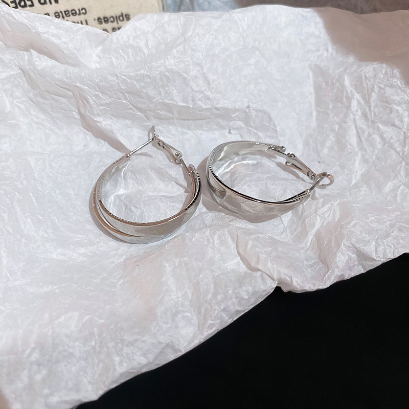 Silver Needle Circle Silver Earrings Light Luxury High-End Stud Earrings for Women Minimalist Fashion Versatile Earrings with a Unique Design
