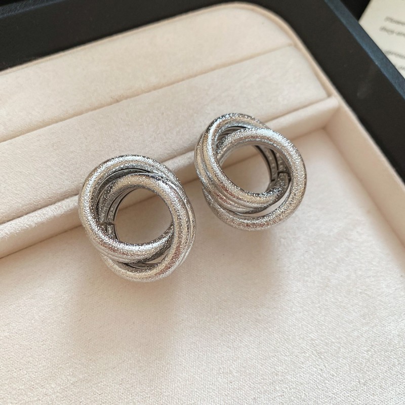 Silver Needle Circle Silver Earrings Light Luxury High-End Stud Earrings for Women Minimalist Fashion Versatile Earrings with a Unique Design