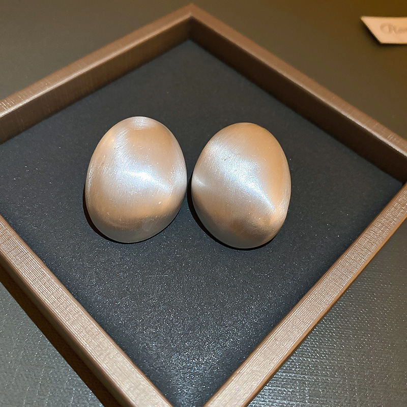 Silver Needle Circle Silver Earrings Light Luxury High-End Stud Earrings for Women Minimalist Fashion Versatile Earrings with a Unique Design