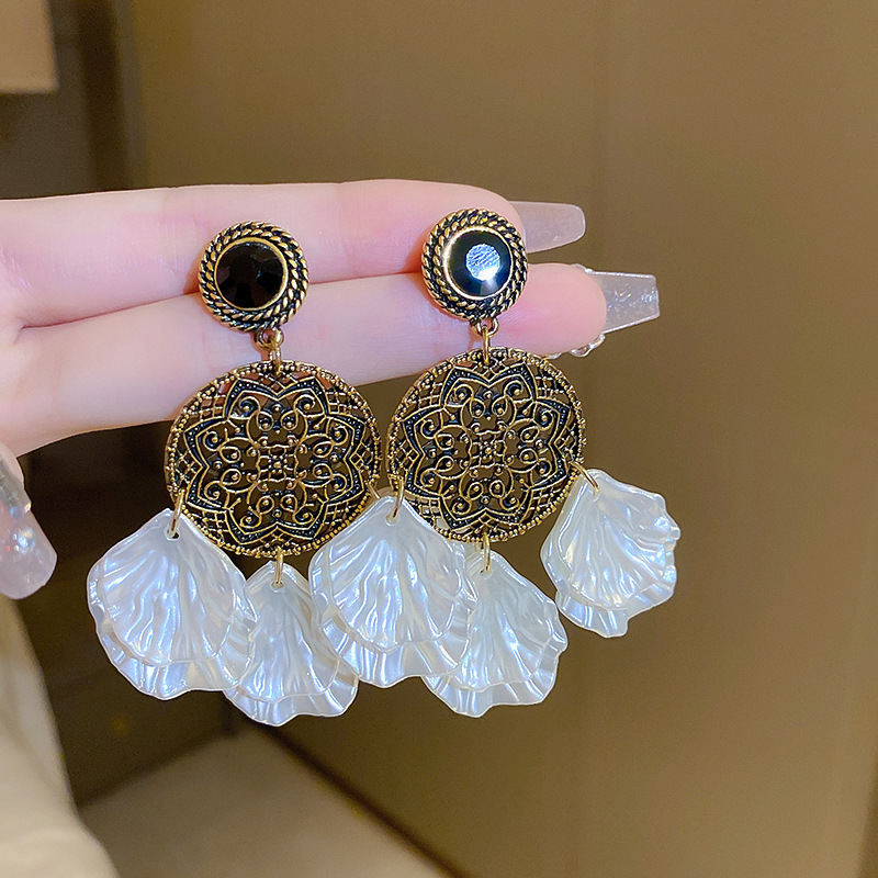 Silver needle flower love tassel earrings simple fashion Joker earrings small fresh light luxury high sense earrings wholesale