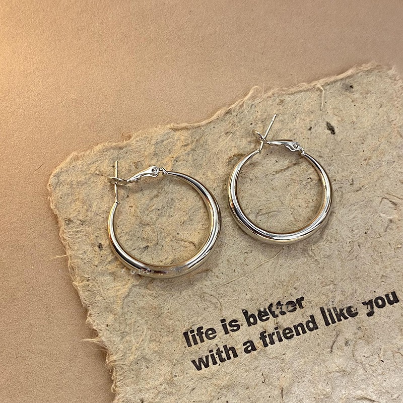 Silver Needle Circle Silver Earrings Light Luxury High-End Stud Earrings for Women Minimalist Fashion Versatile Earrings with a Unique Design