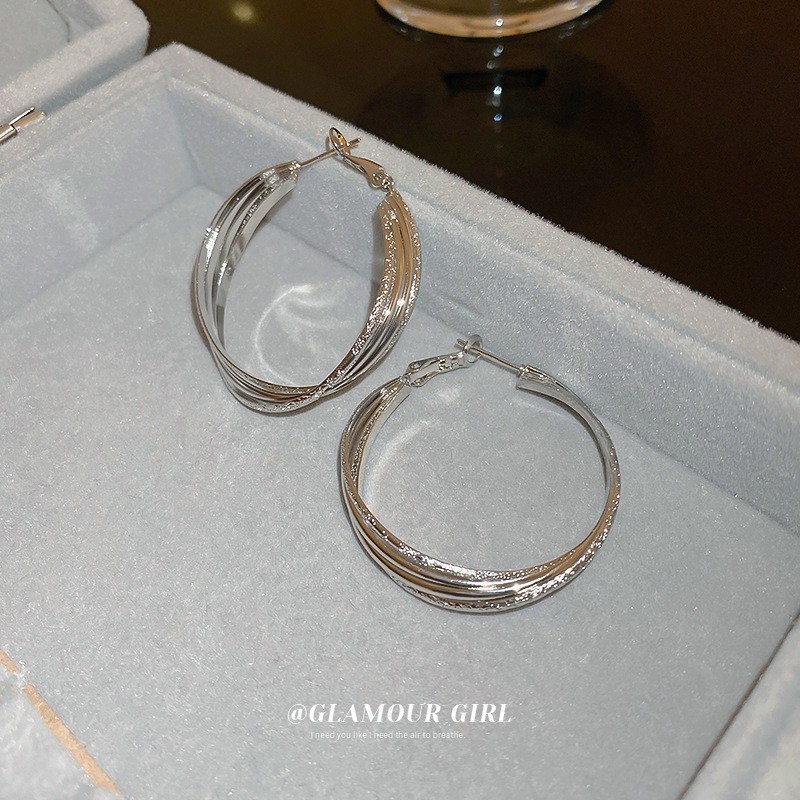 Silver Needle Circle Silver Earrings Light Luxury High-End Stud Earrings for Women Minimalist Fashion Versatile Earrings with a Unique Design