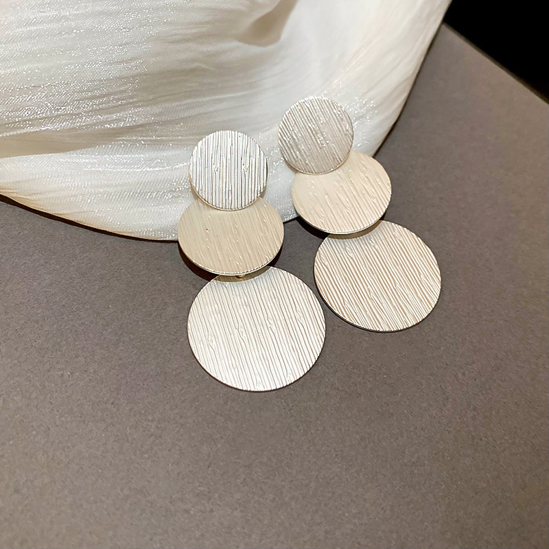 Silver Needle Circle Silver Earrings Light Luxury High-End Stud Earrings for Women Minimalist Fashion Versatile Earrings with a Unique Design