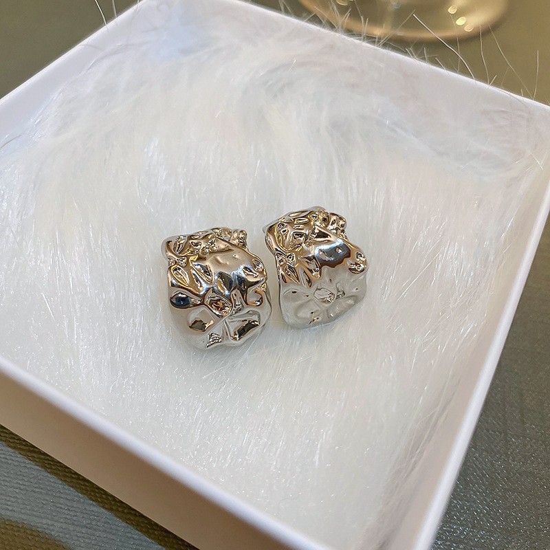 Silver Needle Circle Silver Earrings Light Luxury High-End Stud Earrings for Women Minimalist Fashion Versatile Earrings with a Unique Design